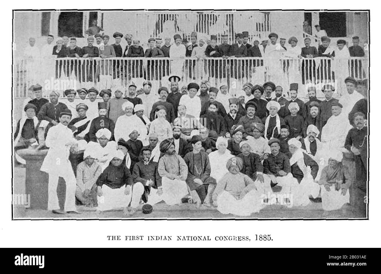 Le Congrès national indien est l'un des deux principaux partis politiques de l'Inde, l'autre étant le parti Bharatiya Janata. Le parti a été fondé en 1885 pendant le Raj britannique; ses fondateurs comprennent Allan Octavian Hume – un membre éminent de la Société théosophique, Dadabhai Naoroji et Dinshaw Wacha. A. O. Hume, le fondateur du Congrès national indien, est montré au milieu (troisième rangée du front). À sa droite se trouve Dadabhoy Nairoji; à sa gauche, dans l'ordre, sont: W. C. Bonnerjee, Pherozeshah Mehta, et Gopal Krishna Gokhale. Banque D'Images