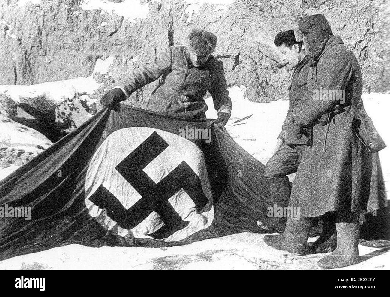 La bataille de Stalingrad (23 août 1942 – 2 février 1943) a été une grande bataille contre le front oriental de la seconde Guerre mondiale dans laquelle l'Allemagne nazie et ses alliés ont combattu l'Union soviétique pour le contrôle de la ville de Stalingrad (aujourd'hui Volgograd) dans le sud de la Russie, Près de la frontière orientale de l'Europe. Marquée par des combats de quartiers étroits et des agressions directes sur des civils par des raids aériens, elle est souvent considérée comme l'une des plus importantes (près de 2,2 millions de personnes) et des batailles les plus sanglantes (1,7 à 2 millions de blessés, tués ou capturés) de l'histoire de la guerre. Les lourdes pertes infligées à la Wehrmach allemande Banque D'Images