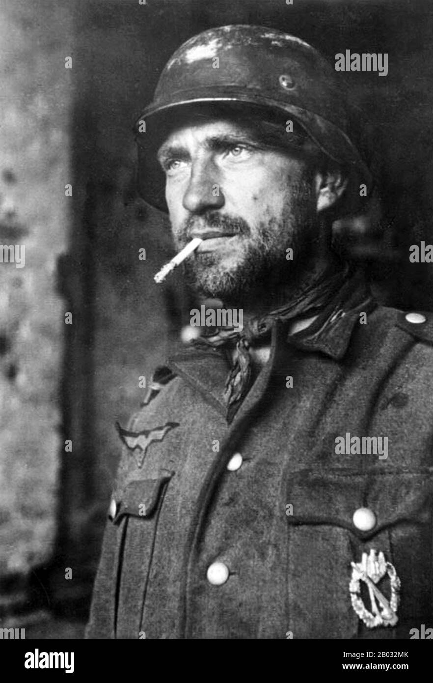 La bataille de Stalingrad (23 août 1942 – 2 février 1943) a été une grande bataille contre le front oriental de la seconde Guerre mondiale dans laquelle l'Allemagne nazie et ses alliés ont combattu l'Union soviétique pour le contrôle de la ville de Stalingrad (aujourd'hui Volgograd) dans le sud de la Russie, Près de la frontière orientale de l'Europe. Marquée par des combats de quartiers étroits et des agressions directes sur des civils par des raids aériens, elle est souvent considérée comme l'une des plus importantes (près de 2,2 millions de personnes) et des batailles les plus sanglantes (1,7 à 2 millions de blessés, tués ou capturés) de l'histoire de la guerre. Les lourdes pertes infligées à la Wehrmach allemande Banque D'Images