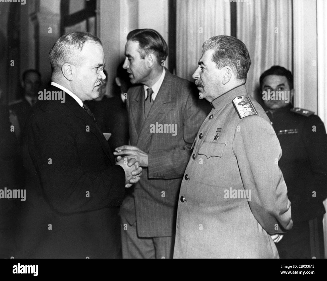 La Conférence de Yalta, parfois appelée Conférence de Crimée et codénommée la Conférence Argonaut, tenue du 4 au 11 février 1945, était la réunion de la seconde Guerre mondiale des chefs de gouvernement des États-Unis, du Royaume-Uni et de l'Union soviétique, représentée par le Président Franklin D. Roosevelt, Le Premier ministre Winston Churchill et le premier ministre Joseph Staline, respectivement, pour discuter de la réorganisation européenne après la guerre. La conférence s'est tenue au Palais Livadia près de Yalta en Crimée. La réunion avait pour but principalement de discuter de la reconstruction des nations de l'Europe déchirée par la guerre. W Banque D'Images