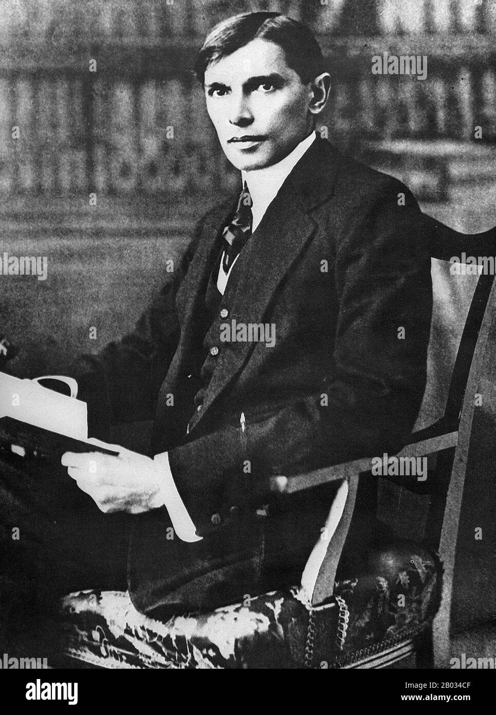 Muhammad Ali Jinnah (25 décembre 1876 – 11 septembre 1948) était avocat, politicien, homme d'État et fondateur du Pakistan au XXe siècle. Il est populairement et officiellement connu au Pakistan sous le nom de Quaid-e-Azam (Grand leader). Jinnah est décédée à 71 ans en septembre 1948, un peu plus d'un an après que le Pakistan ait obtenu son indépendance de l'Empire britannique. Banque D'Images