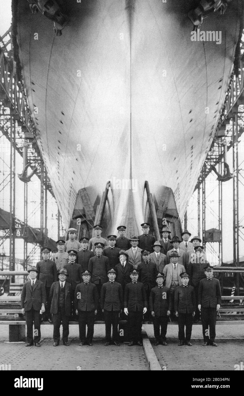 Shokaku (« grue aring ») était un porte-avions de la Marine impériale japonaise, le navire de sa classe. Avec son navire frère Zuikaku, elle a participé à plusieurs batailles navales importantes pendant la guerre du Pacifique, y compris l'attaque sur Pearl Harbor, La bataille de la mer de Corail et la bataille des îles Santa Cruz avant d'être torpillé et coulé par un sous-marin américain à la bataille de la mer des Philippines. Banque D'Images