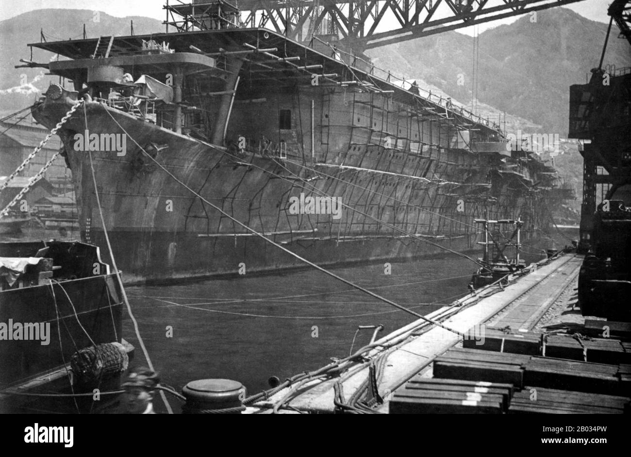 Soryu (Blue Dragon) était un porte-avions construit pour la Marine impériale japonaise (IJN) au milieu des années 1930. Les avions de Soryu ont été utilisés dans des opérations durant la seconde guerre sino-japonaise à la fin des années 1930 et ont soutenu l'invasion japonaise de l'Indochine française au milieu de 1940. Au cours des premiers mois de la guerre du Pacifique, elle a pris part à l'attaque de Pearl Harbor, la bataille de Wake Island, et a soutenu la conquête des Antilles néerlandaises de l'est. En février 1942, son avion a bombardé Darwin, en Australie, et elle a continué à participer à la campagne des Antilles néerlandaises. En avril, l'avion de Soryu lui Banque D'Images