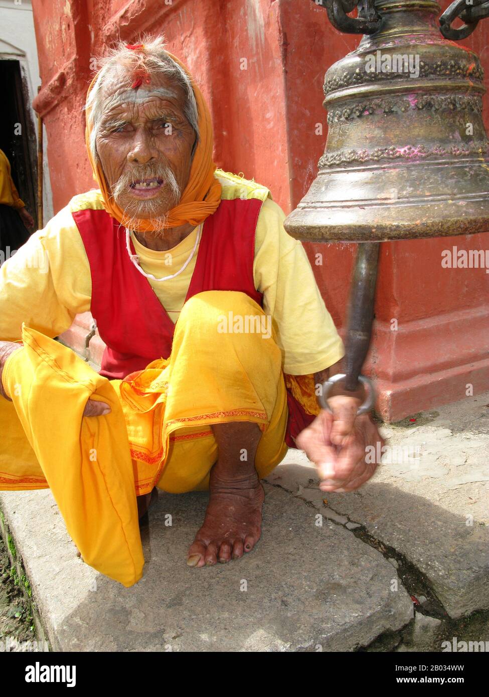 La figure de Vishnu de Budhanilkantha est une figure de 4,5 mètres de long, finement sculptée représentant Vishnu dormant sur le sol de l'océan cosmique, sur un "lit" de corps de serpent entrelaçant, qui font tous partie du serpent géant à onze têtes Ananta, "L'Infini". La figure est probablement née au VIIe siècle et est à l'origine d'un seul morceau de roche. Selon la légende, Budhanilkantha a été découvert par un agriculteur tout en lavant son champ; la charrue s'est enlancée sur le chiffre, qui a été enterré sous terre, et, à la grande surprise de l'agriculteur, le chiffre a commencé à saigner. Budha signifie « mud » et ni Banque D'Images