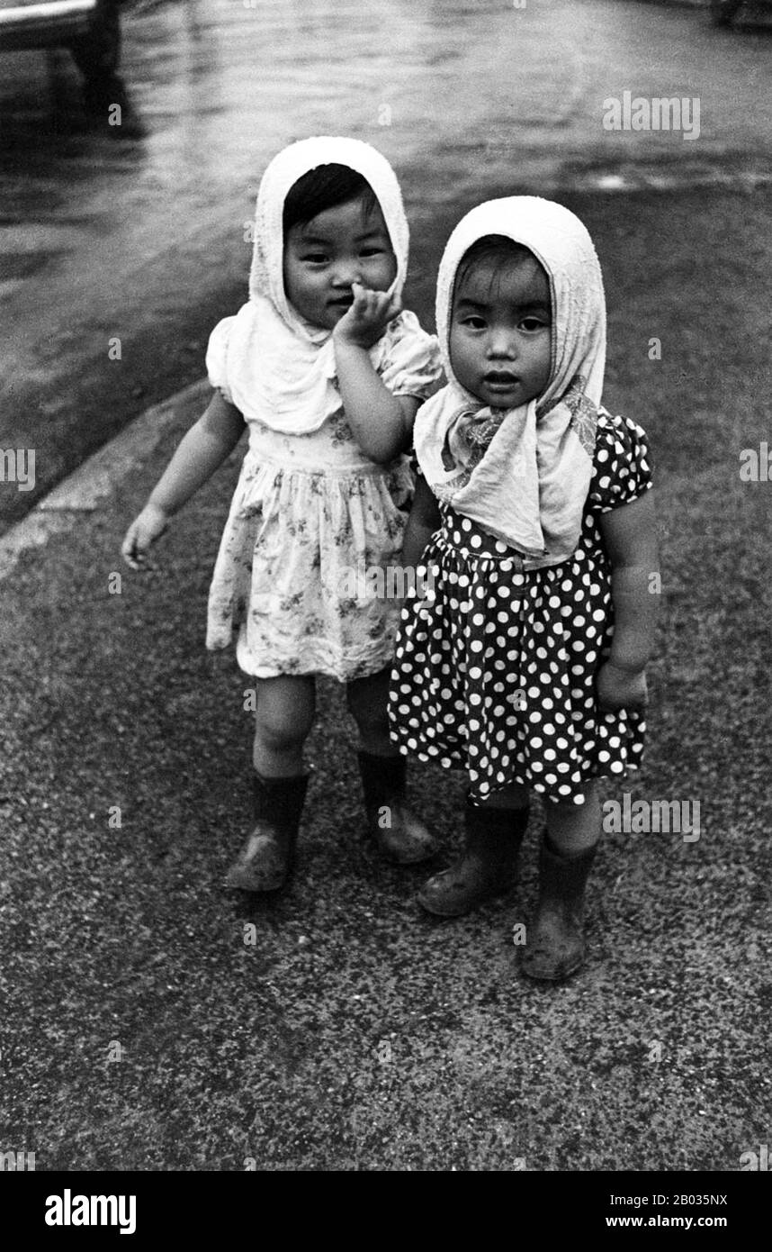 Ken Domon (25 octobre 1909 – 15 septembre 1990) est l'un des photographes japonais les plus renommés du XXe siècle. Il est le plus célèbre comme photojournaliste, bien qu'il ait peut-être été le plus prolifique en tant que photographe de temples bouddhistes et de statuaire. Banque D'Images