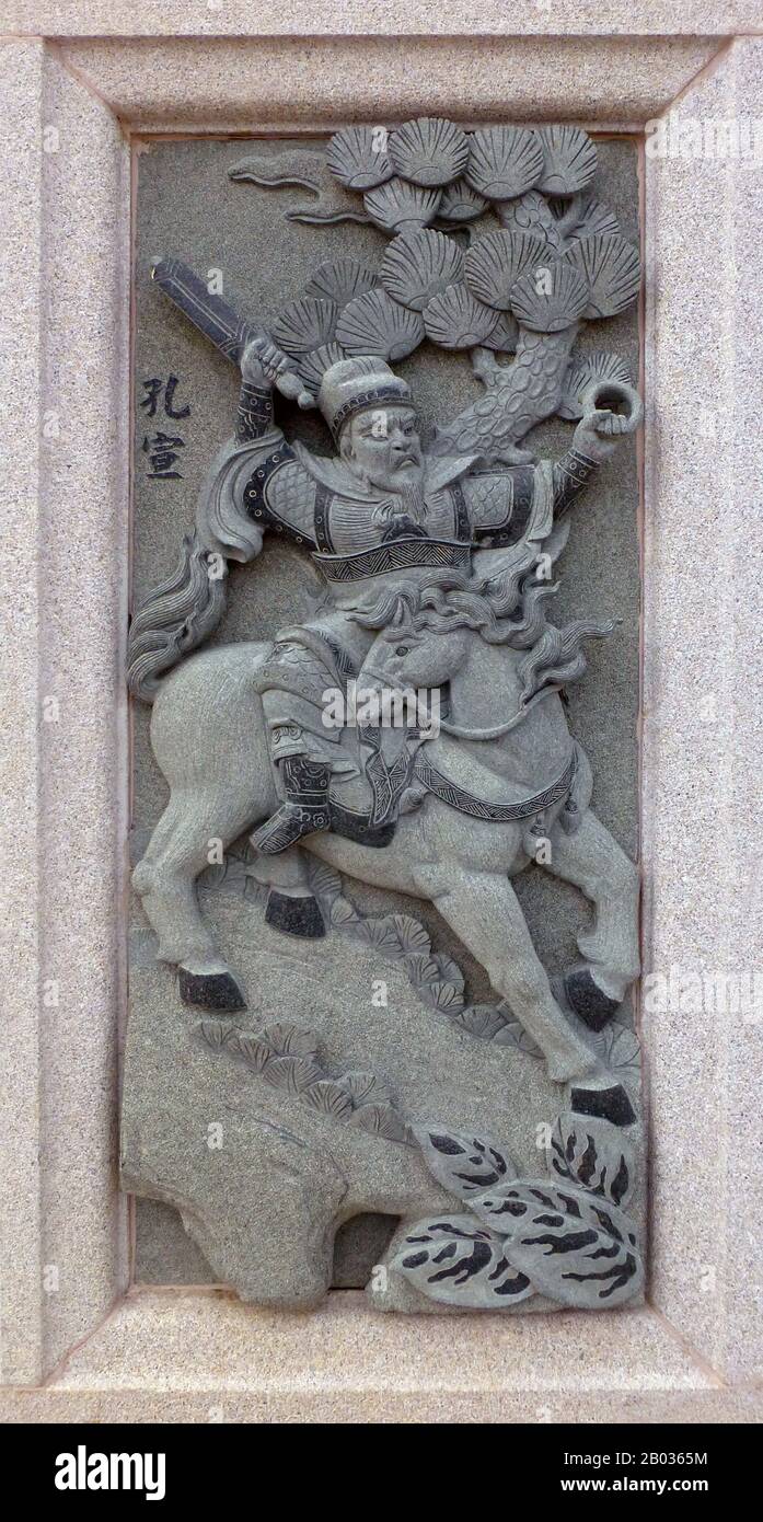 Malaisie / Chine : sculpture de l'esprit de paon Kong Xuan, représentant son rôle dans le roman de la dynastie Ming du 16th siècle Fengshen Yanyi ('investiture des Dieuxs'). Depuis le temple de Ping Sien si, Pasir Panjang Laut. Photo d'Anandajoti (CC PAR 2,0). Kong Xuan est un personnage du roman classique de la dynastie Ming 'Fengshen Yanyi'. Basé sur Mahamayuri du mythe bouddhiste, Kong Xuan était un esprit de paon qui a pris la forme humaine pour servir de roi Zhou du général de Shang. Kong Xuan possédait cinq rayons de lumière différents qui pourraient balayer son ennemi dans un vide, faisant de lui un ennemi incroyablement mortel. Banque D'Images