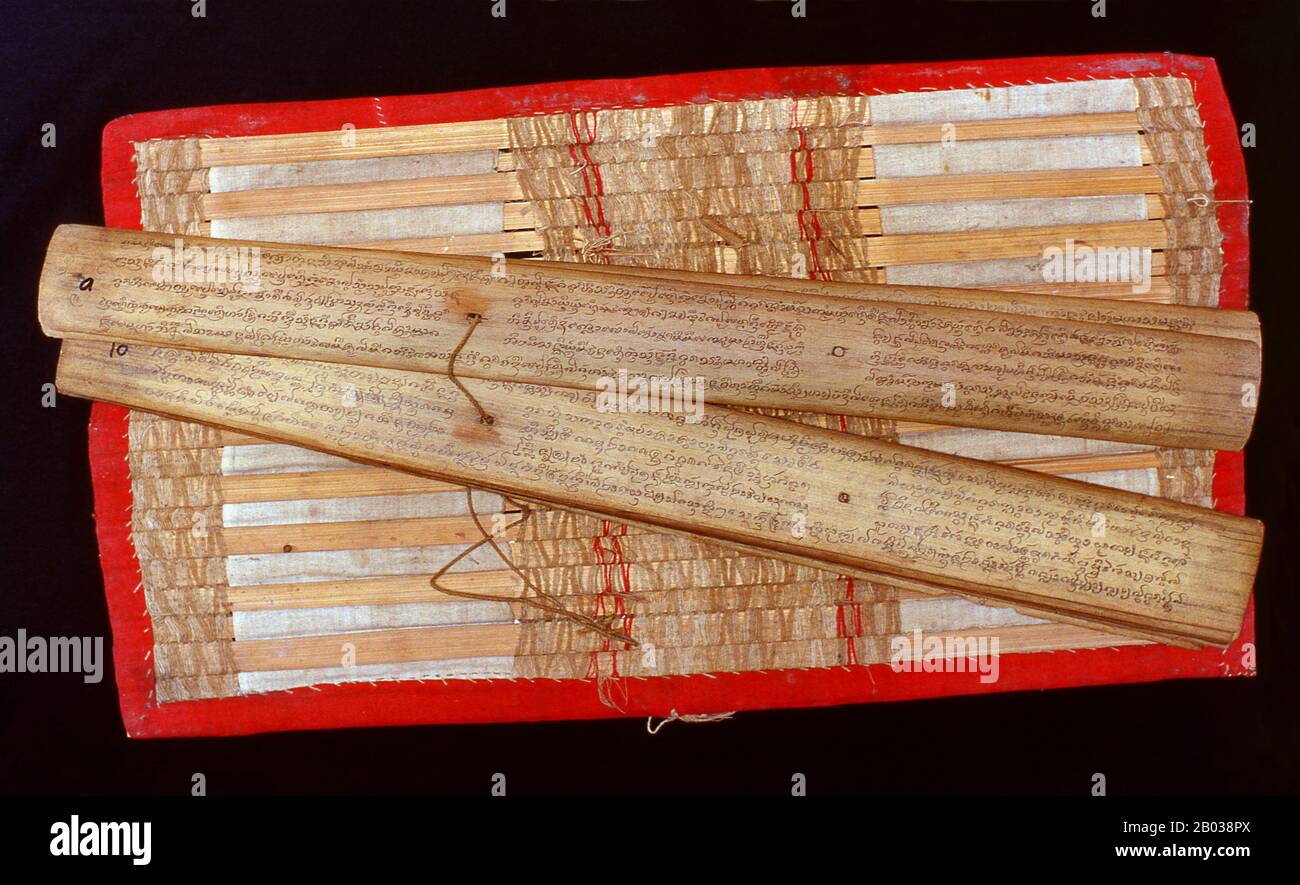 Les manuscrits de feuilles de palmier sont faits de feuilles de palmier séchées. Ils ont servi comme papier de l'ancien monde dans des parties de l'Asie jusqu'au XVe siècle BCE, et peut-être beaucoup plus tôt. Ils ont été utilisés pour enregistrer des récits réels et mythique en Asie du Sud et en Asie du Sud-est. Banque D'Images