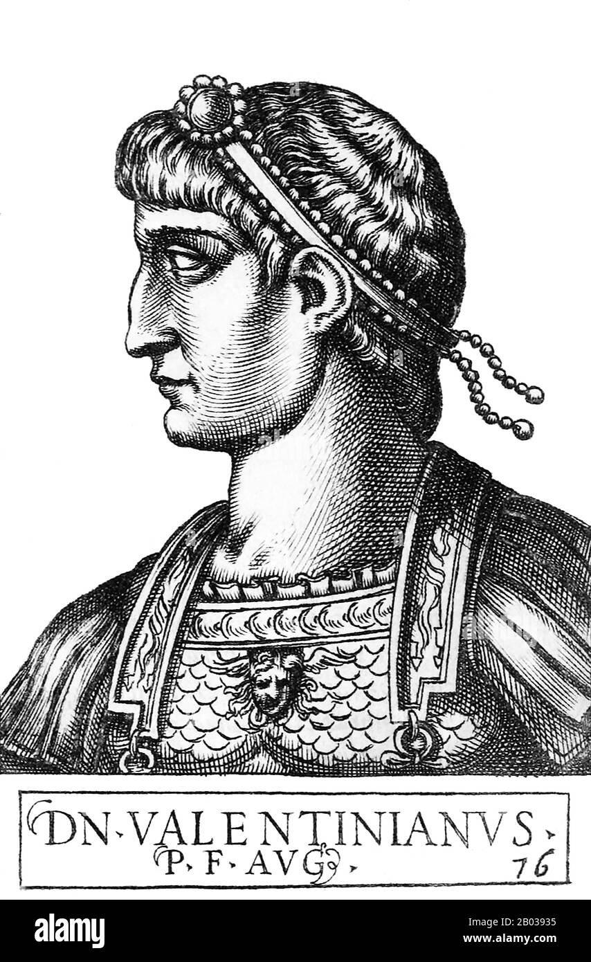 Valentinien I (321-375), également connu sous le nom de Valentinien le Grand, était le fils de Gratianus Major, un commandant sous empereurs Constantin I et Constans I. Valentinien s'est joint à l'armée à la fin des 330 s, Mais il a été humilié et sa carrière a été ruinée lors d'une débâcle contre les raiders d'Alamanni causée par l'incompétence des autres. Ses fortunes changeraient rapidement lorsqu'il fut promu à tribune par l'empereur Jovian, dont la mort ultérieure a conduit à l'ascension de Valentinien à l'empereur par l'assemblée civile et militaire en 364. Il a choisi son frère Valens comme co-empereur de l'est, tandis que Valentinien gérait l'ouest. Banque D'Images