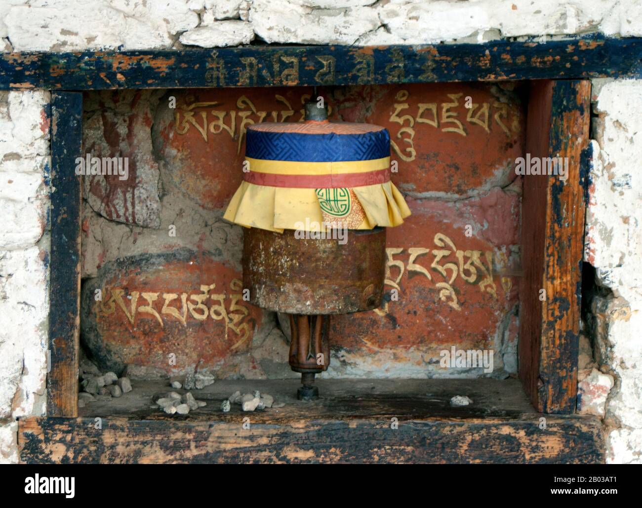 Le monastère de Tamzhing / Tamshing Lhundrup a été construit en 1501 par le Bhutanais saint Pema Lingpa (1450-1521) et est un complexe de temple dans le district de Bumthang, au centre du Bhoutan. Le monastère de Tamzhing est le plus important Nyingma gompa au Bhoutan, un lieu d'apprentissage ecclésiastique bouddhiste tibétain qui est un mélange de fortification, un vihara (monastère) et une université. Banque D'Images