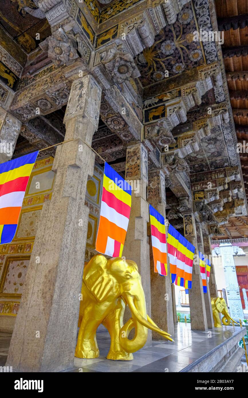 Kandy, Sri Lanka - Janvier 2020: Temple de la dent de Bouddha le 26 janvier 2020 à Kandy, Sri Lanka. Banque D'Images