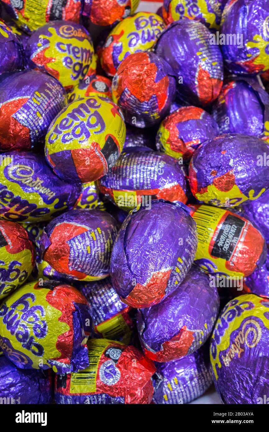Chocolat Cadbury Crème Confiseries Aux Œufs Banque D'Images