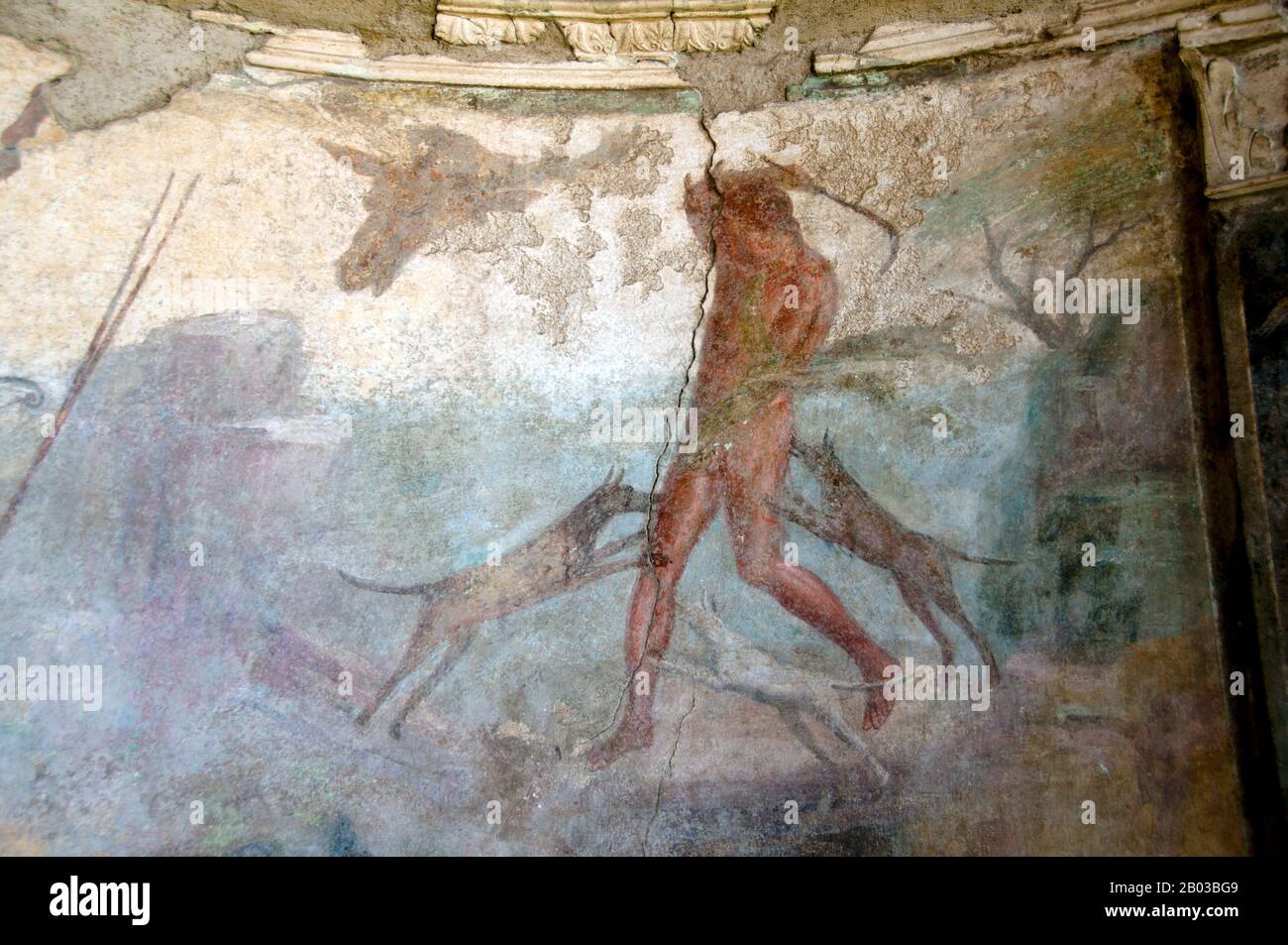 Le domaine, construit pour la première fois en 250 BCE, est appelé "la Maison de Menander" parce qu'il y a une fresque bien préservée de l'ancien Dramaturge grec Menander dans une petite pièce de la maison. Menander (c. 342/41 – c. 290 BCE) a écrit 108 comédies et a remporté le prix huit fois au festival Lenaia. L'un des écrivains les plus populaires de l'antiquité, son travail a été perdu au Moyen âge et est connu dans la modernité sous forme hautement fragmentaire, dont une grande partie a été découverte au XXe siècle. Seul un jeu, Dyskolos, a survécu presque entièrement. Banque D'Images
