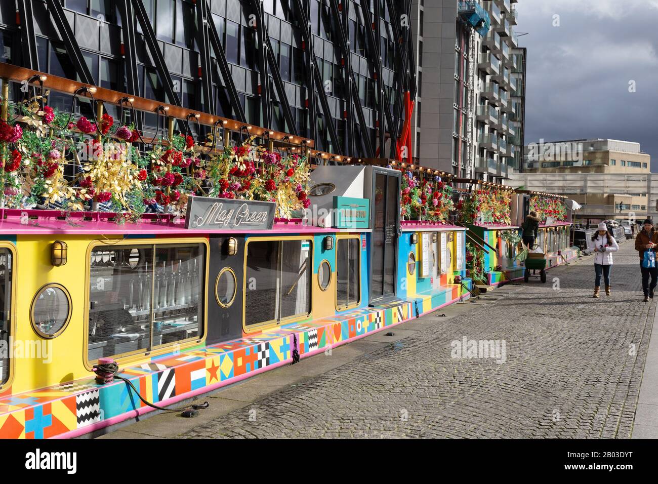 Darcie et May Green Canal boats , un restaurant flottant, projet de régénération du bassin de Paddington, Grand Union Canal, Paddington London UK Banque D'Images
