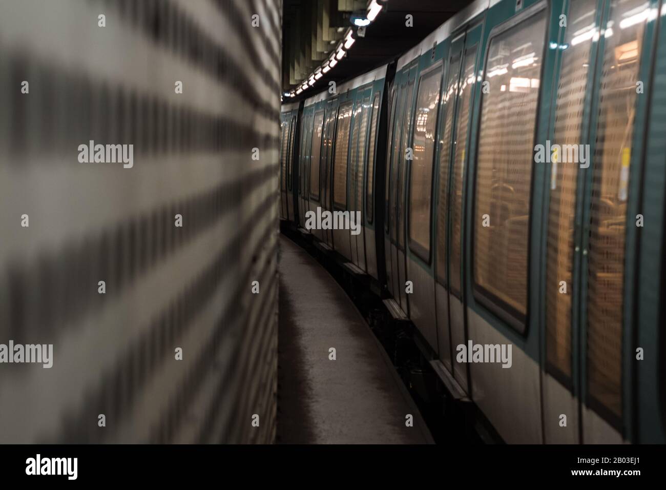 Vider le métro à la plate-forme allant au terminal Banque D'Images