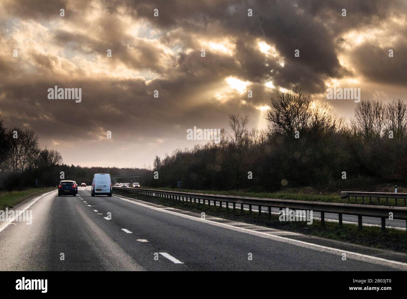 Le point de vue des passagers de Storm Dennis se défrisse progressivement en voyageant vers l'ouest sur l'A42 à Leicestershire Royaume-Uni le 16/2/2020 Banque D'Images