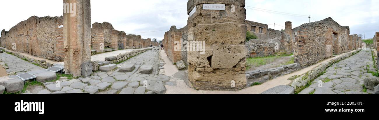 Pompéi (croix entre via stabiana et via dell'abbondanza), site classé au patrimoine mondial de l'UNESCO - Campanie, Italie, Europe Banque D'Images