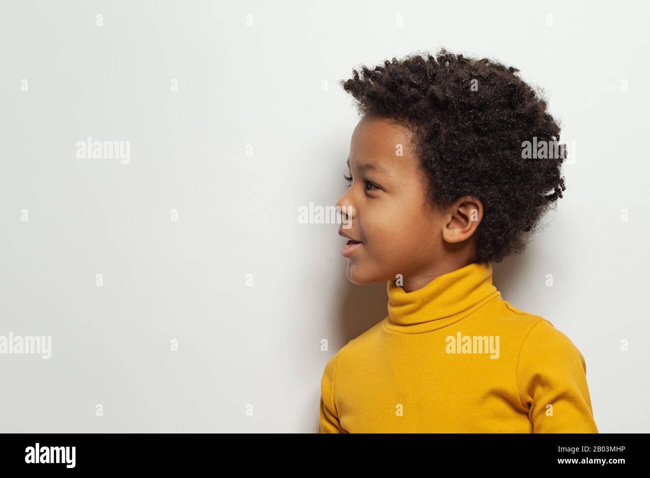 Joli Garcon Noir Portrait Profil Visage Enfant Photo Stock Alamy