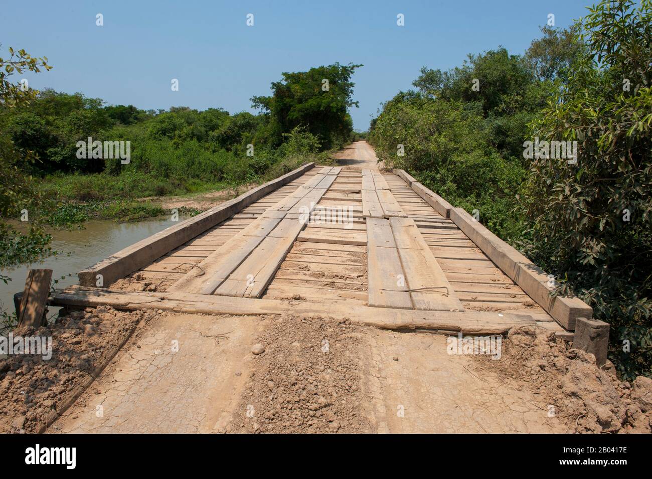 Un des ponts de la route Transpantaneira dans le nord du Pantanal, province de Mato Grosso au Brésil. Banque D'Images