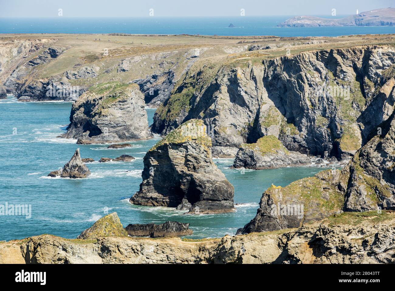 Les îles Trescore au large de Porthcothan sur la côte cornouille, en Angleterre Banque D'Images