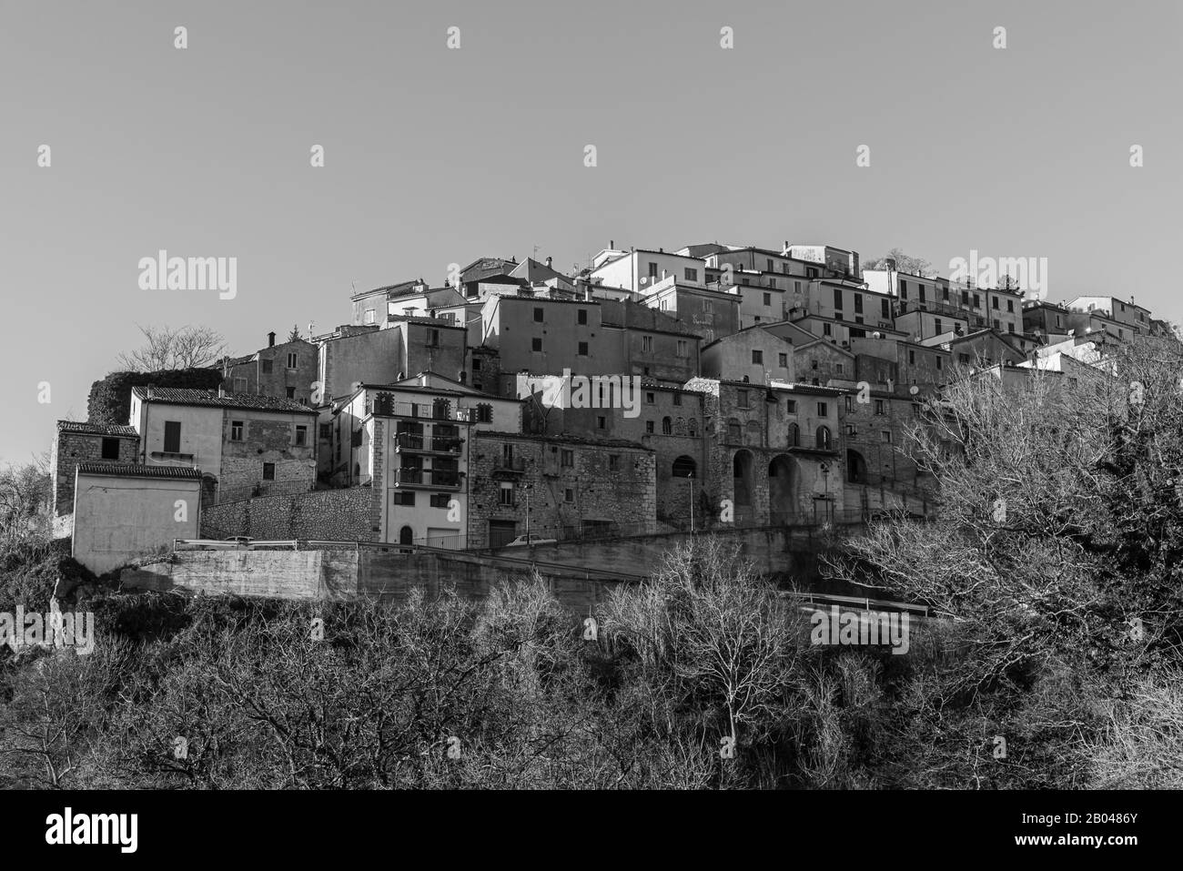 Miranda, Isernia, Molise. Dans la province d'Isernia, à quelques kilomètres de la ville de Pentra, il y a Miranda, un charmant village à 900 M. Abov Banque D'Images