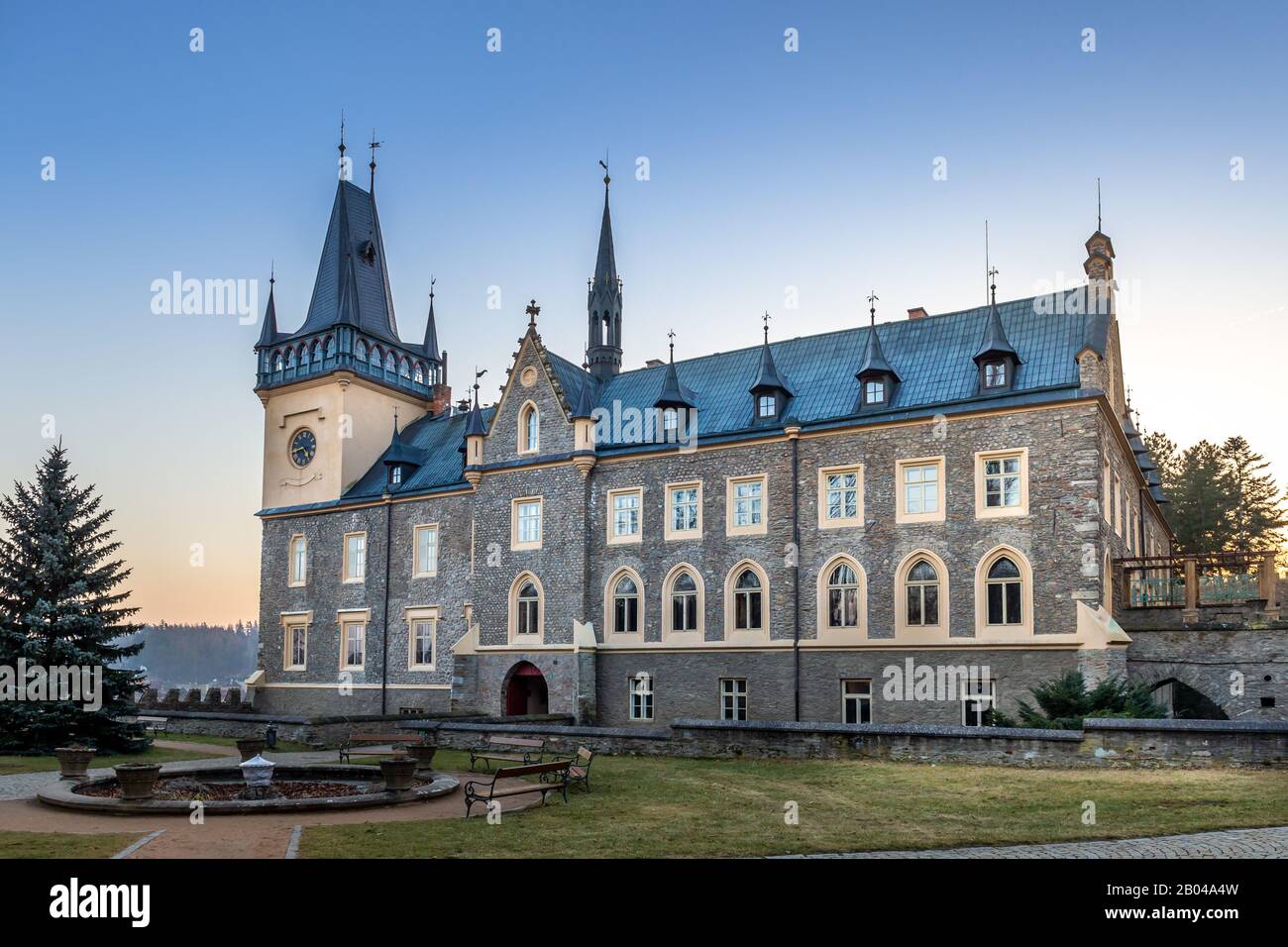 Zruc nad Sazavou, République tchèque - un magnifique château gothique à Zruc nad Sazavou en hiver. Région de la Bohême centrale de la Tchéquie. Banque D'Images