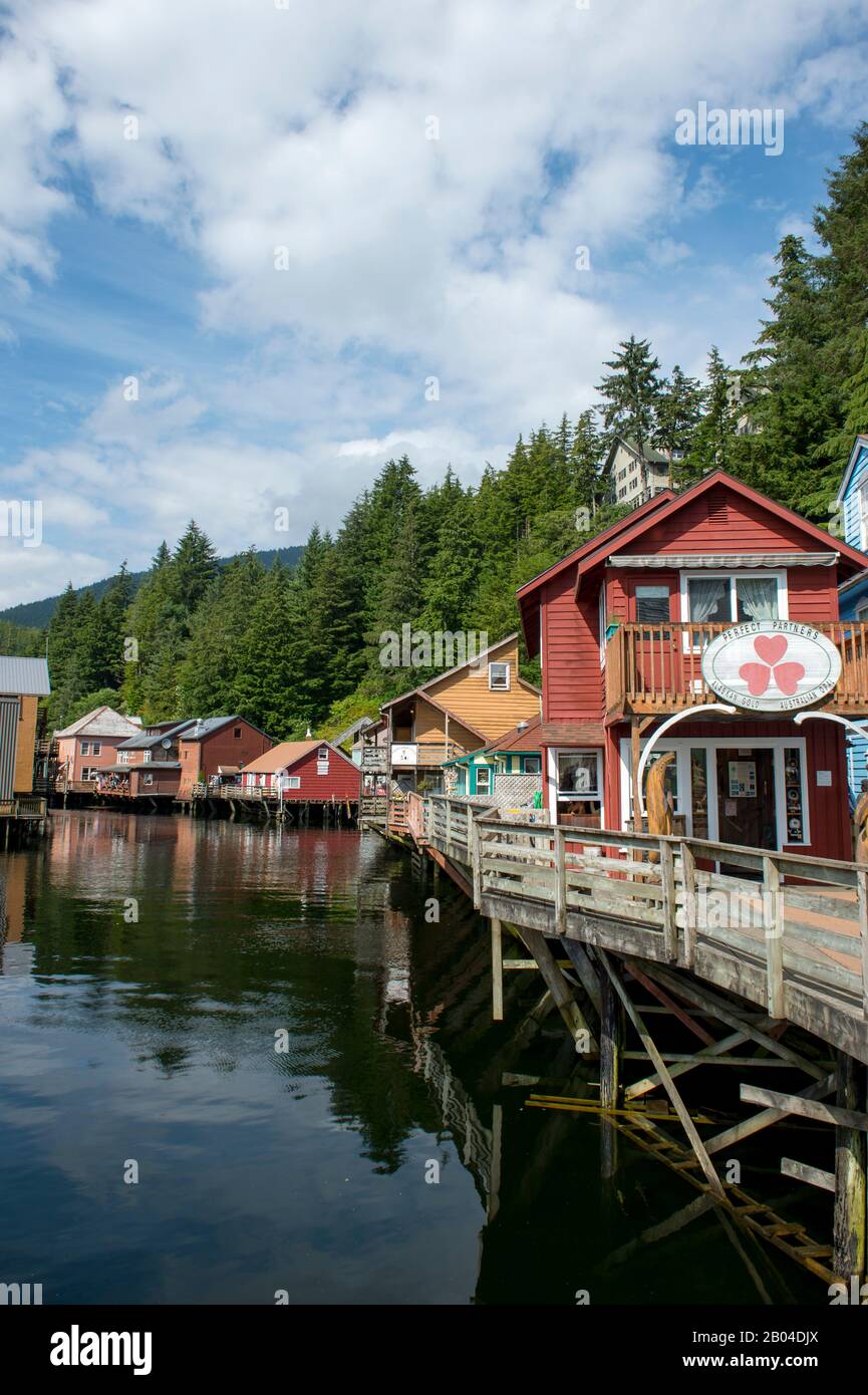 Vue sur Creek Street l'ancien quartier de Red Light à Ketchikan, dans le sud-est de l'Alaska, aux États-Unis. Banque D'Images