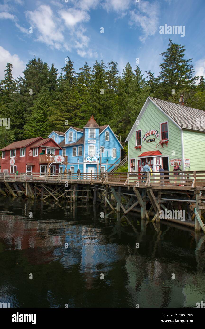Vue sur Creek Street l'ancien quartier de Red Light à Ketchikan, dans le sud-est de l'Alaska, aux États-Unis. Banque D'Images