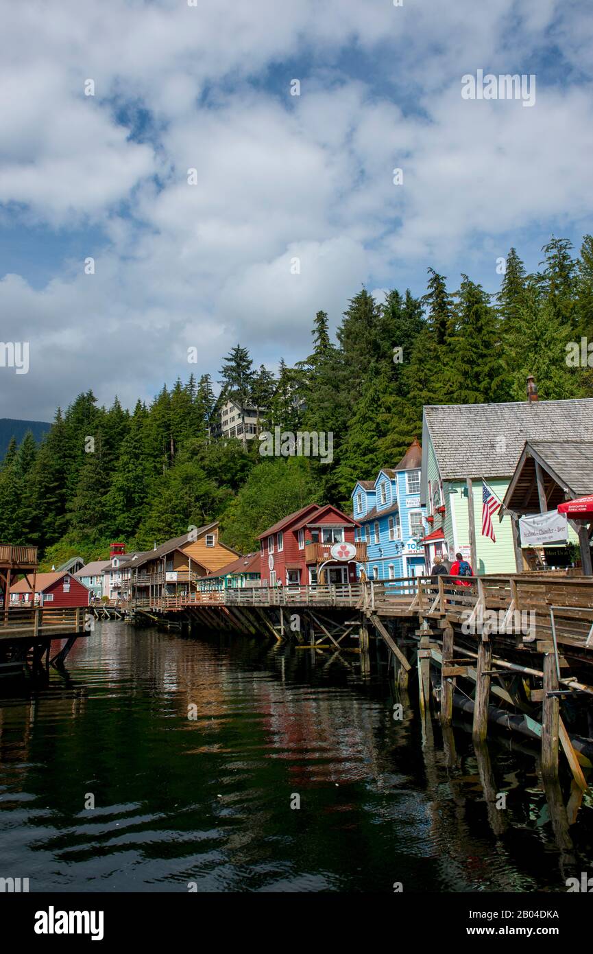 Vue sur Creek Street l'ancien quartier de Red Light à Ketchikan, dans le sud-est de l'Alaska, aux États-Unis. Banque D'Images