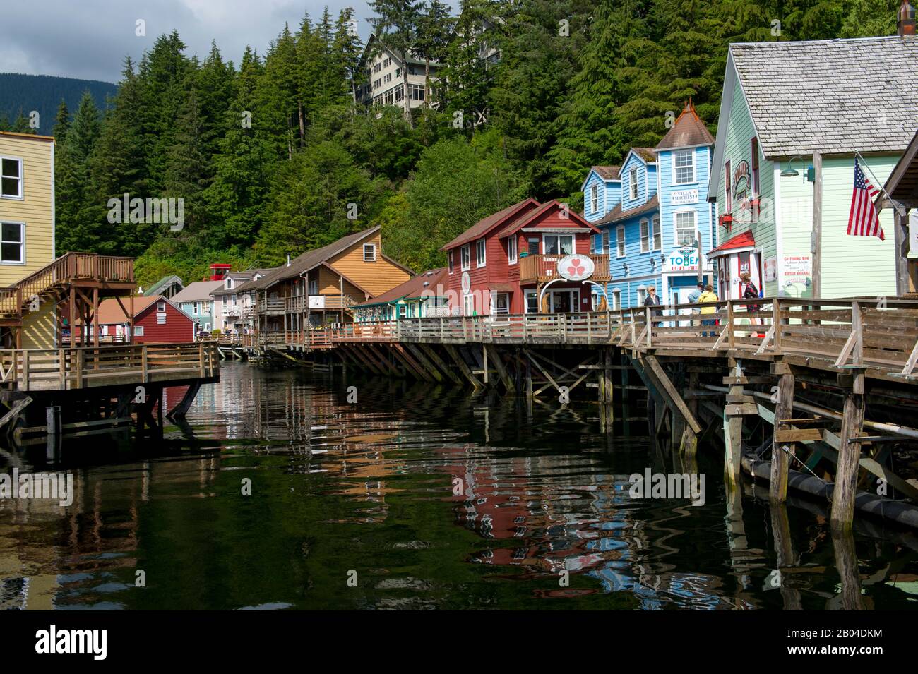 Vue sur Creek Street l'ancien quartier de Red Light à Ketchikan, dans le sud-est de l'Alaska, aux États-Unis. Banque D'Images