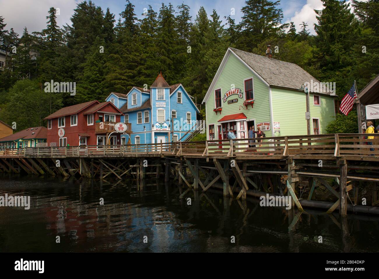Vue sur Creek Street l'ancien quartier de Red Light à Ketchikan, dans le sud-est de l'Alaska, aux États-Unis. Banque D'Images