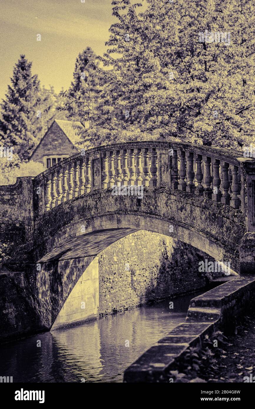 Pont arqué sur le canal d'Oxford Banque D'Images