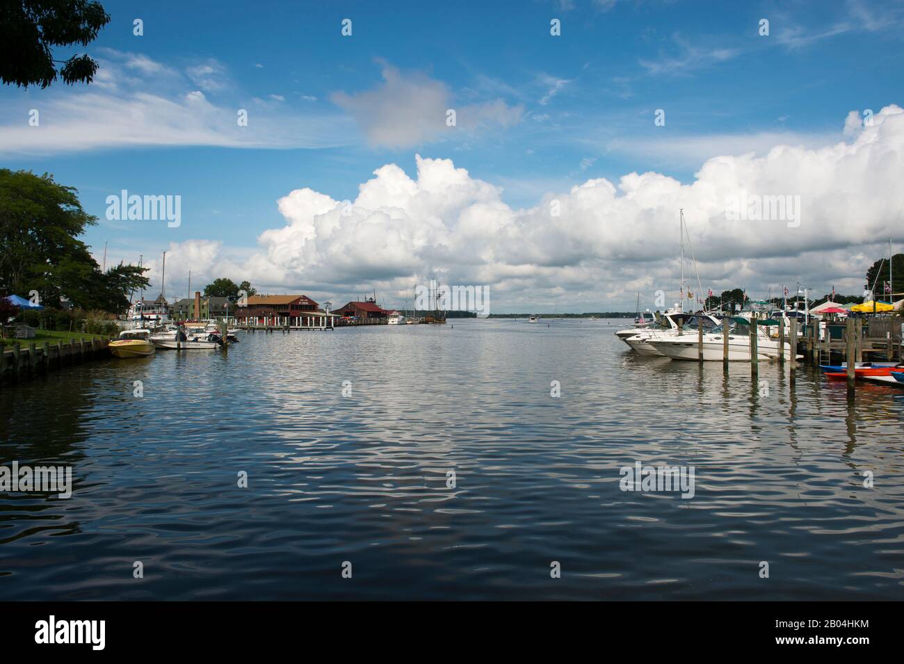 Vue sur le port intérieur de St. Michaels, une ville historique du Maryland, aux États-Unis, située sur la baie de Chesapeake. Banque D'Images