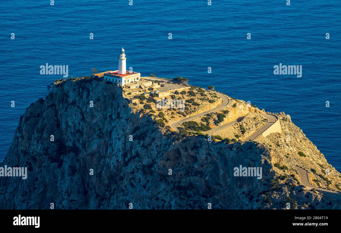 Photo aérienne, île, presqu'île du Cap Formentor, Loin de Formentor, phare, Pollença, Majorque, Iles Baléares, Espagne, Europe, plate-forme d'observation, Ca Banque D'Images