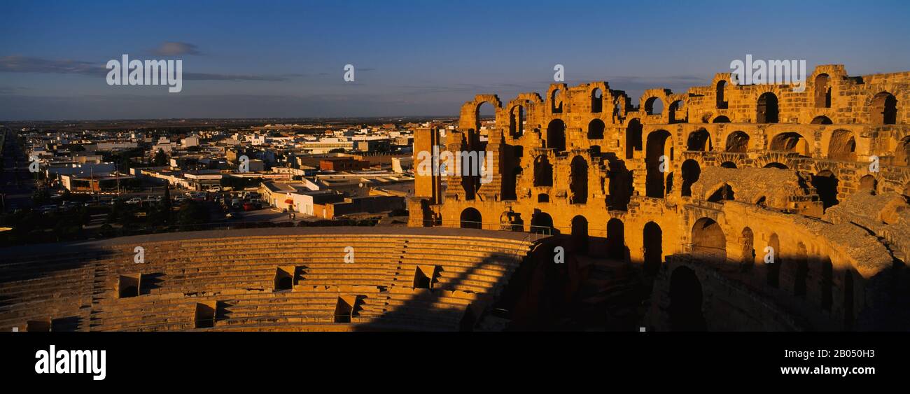 Vieilles ruines d'un amphithéâtre, théâtre romain, El Djem, gouvernorat de Mahdia, Tunisie Banque D'Images