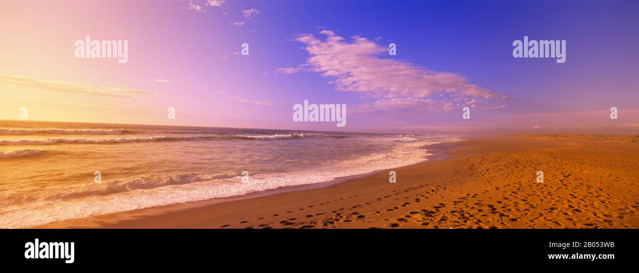 Vagues sur la plage, North Beach, point Reyes National Seashore, Californie, États-Unis Banque D'Images