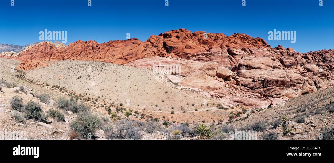 Formations rocheuses sur un paysage, Red Rock Canyon National conservation Area, Clark County, Nevada, États-Unis Banque D'Images