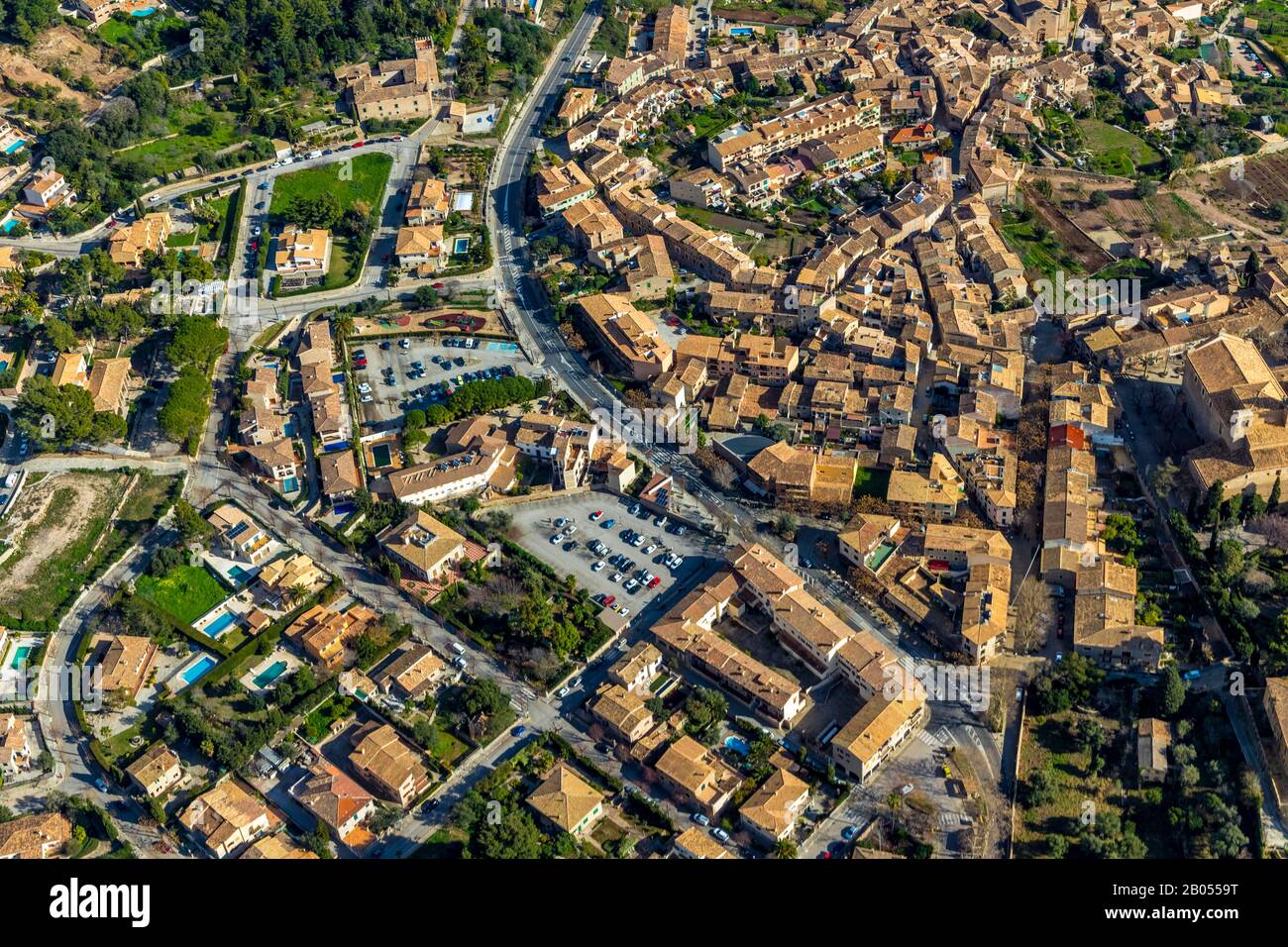 , photo aérienne, vue sur la ville, vieille ville, Valldemossa, Majorque, Iles Baléares, Espagne, Europe, Espana, église, taxe foncière, immobilier, photo aérienne, aeria Banque D'Images