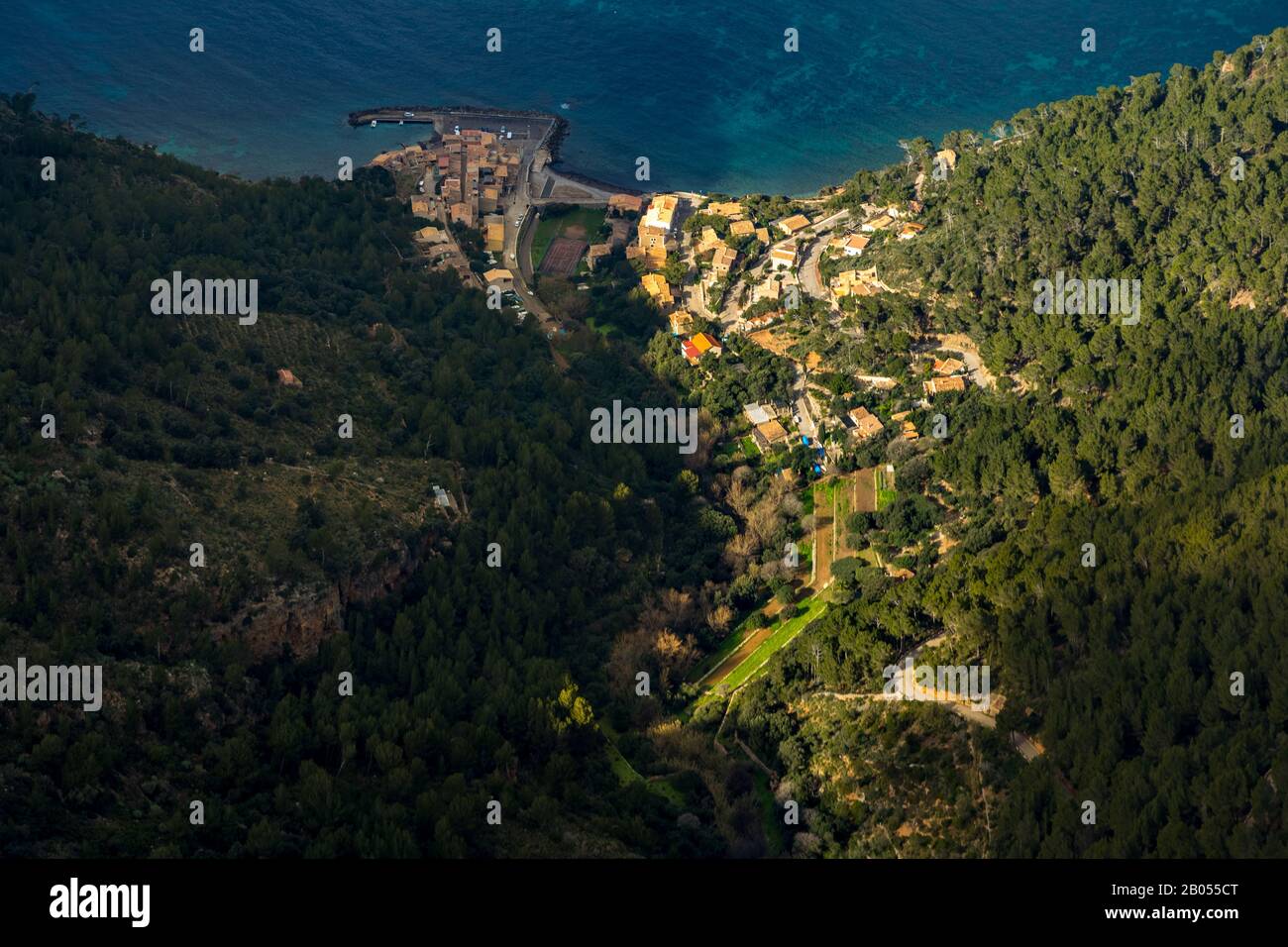 Photo aérienne, Port de Valldemossa, quai de bateau, Valldemossa, Majorque, Iles Baléares, Espagne, Europe, rampe de bateau, ES, gastronomie, port, hôtel, le plus réel Banque D'Images