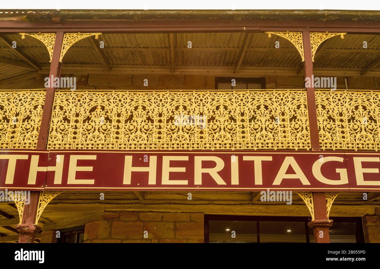 Détail De la maison Heritage Bakery, construite en 1870 dans le style géorgien, au cours des feux de brousse de décembre 2019 à Milton, Shoalhaven, Nouvelle-Galles Du Sud, Australie Banque D'Images