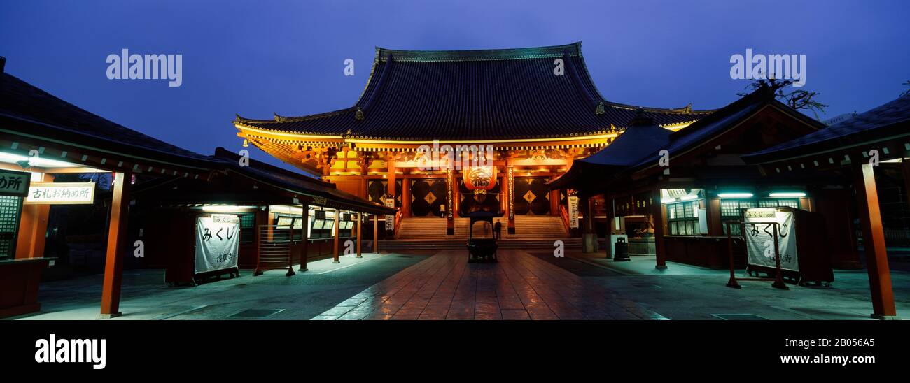 Façade d'un temple, Temple Senso-ji, Asakusa, quartier Taito, préfecture de Tokyo, région de Kanto, Japon Banque D'Images
