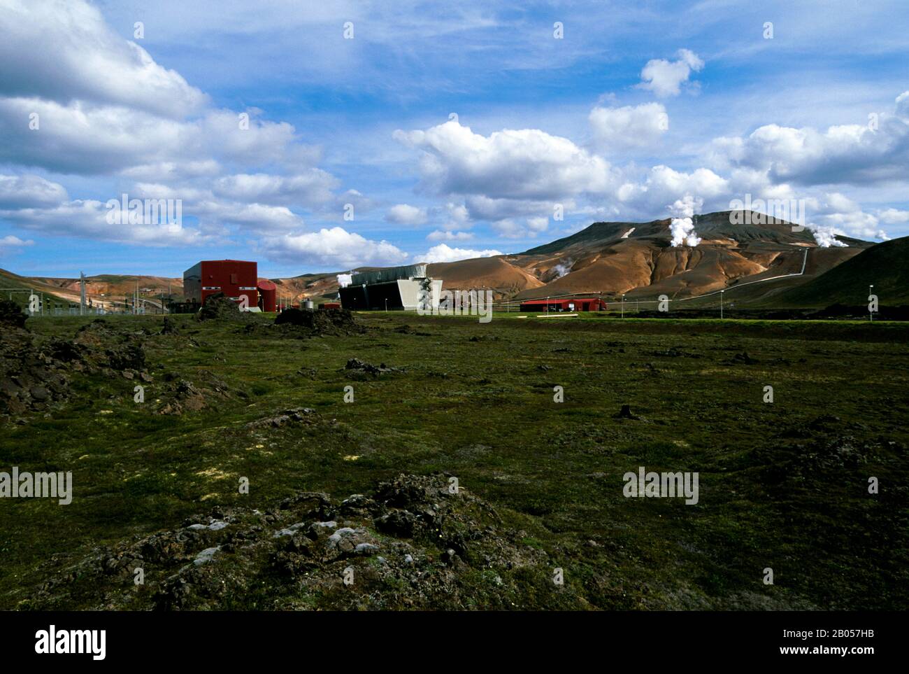 ISLANDE, RÉGION DU LAC MYVATN, RÉGION VOLCANIQUE DE NAMASKARD, CENTRALE GÉOTHERMIQUE KRAFLA, MAISON DU GÉNÉRATEUR Banque D'Images