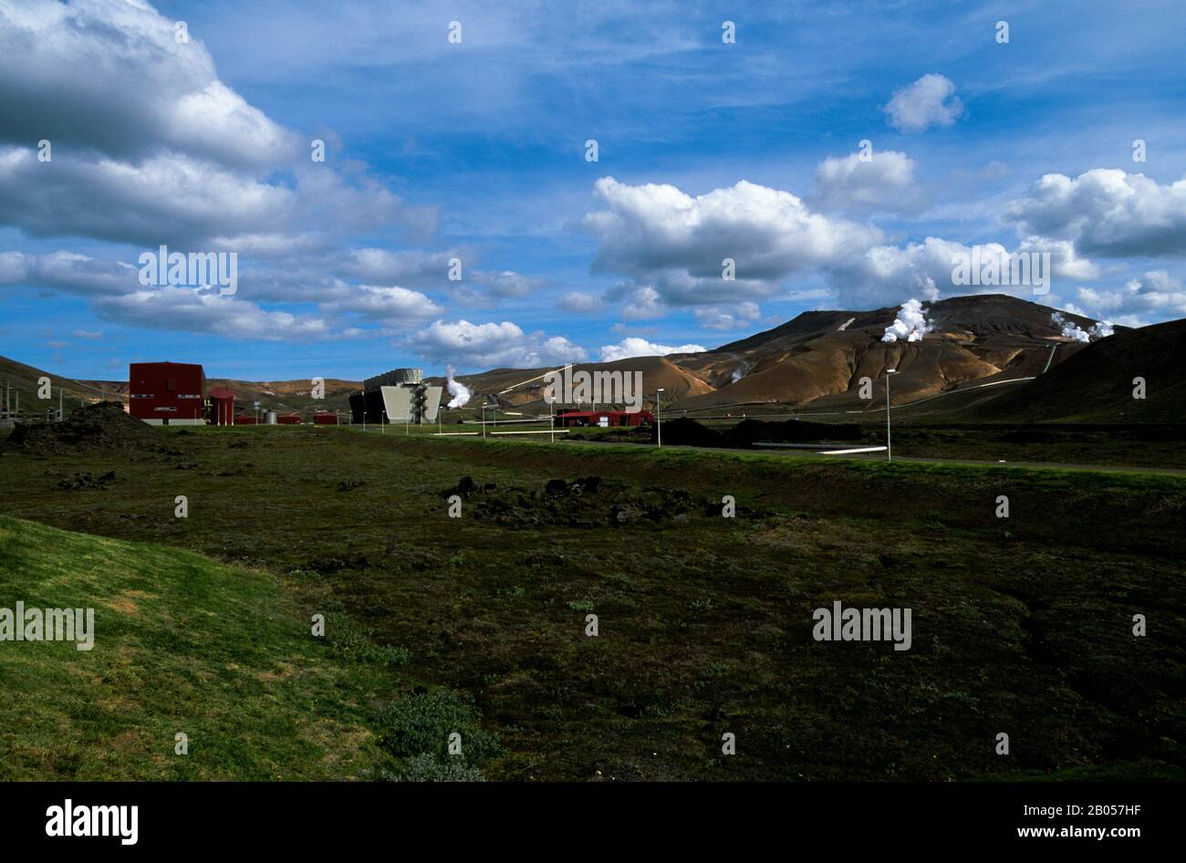 ISLANDE, RÉGION DU LAC MYVATN, RÉGION VOLCANIQUE DE NAMASKARD, CENTRALE GÉOTHERMIQUE KRAFLA, MAISON DU GÉNÉRATEUR Banque D'Images