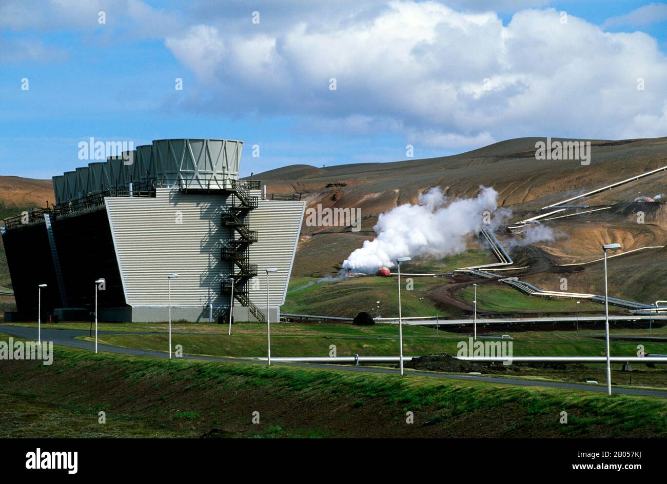ISLANDE, RÉGION DU LAC MYVATN, RÉGION VOLCANIQUE DE NAMASKARD, CENTRALE GÉOTHERMIQUE KRAFLA, MAISON DU GÉNÉRATEUR Banque D'Images