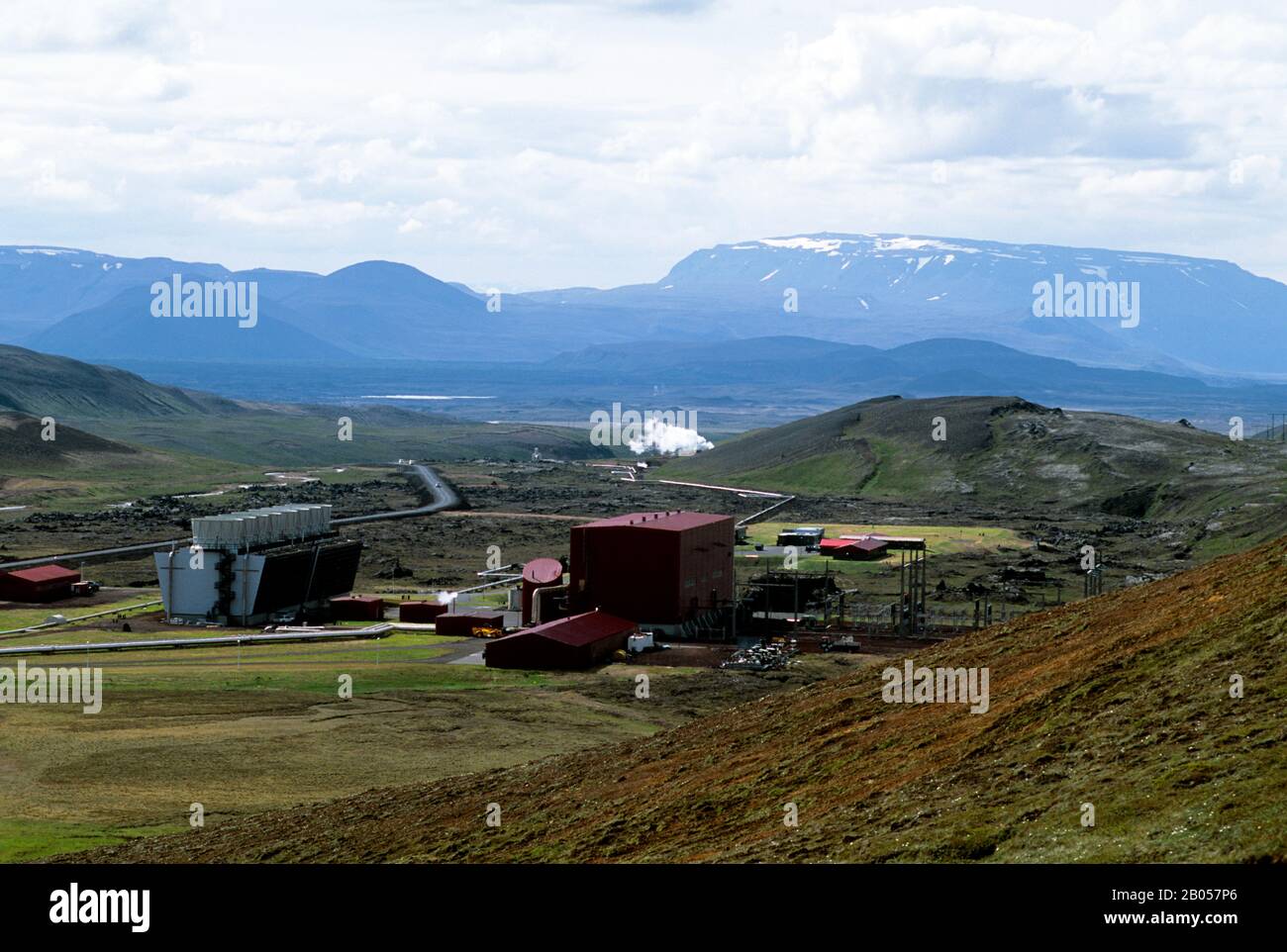 ISLANDE, RÉGION DU LAC MYVATN, RÉGION VOLCANIQUE DE NAMASKARD, CENTRALE GÉOTHERMIQUE KRAFLA, MAISON DU GÉNÉRATEUR Banque D'Images