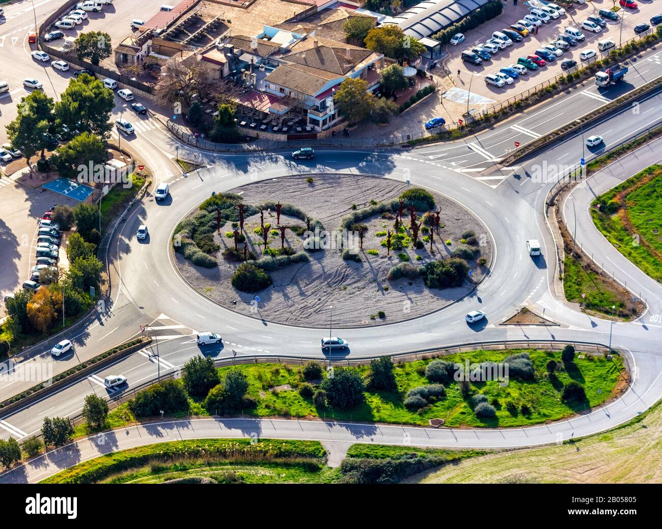 Photo aérienne, île, sculptures Road Junction rond-point, Petra, Majorque, Iles Baléares, Espagne, Europe, Iles Baléares, ball de Cultures de Mig Banque D'Images