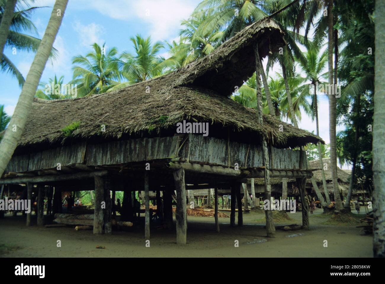 PAPOUASIE-NOUVELLE-GUINÉE, SEPIK RIVER, MAISON TAMBARAN DANS LE VILLAGE Banque D'Images