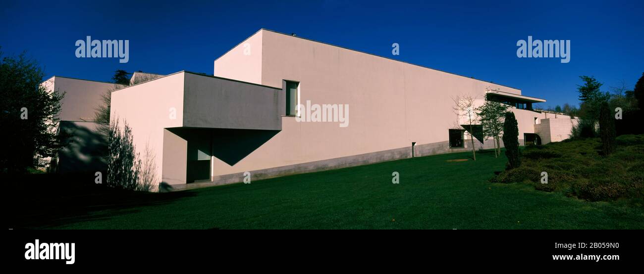 Vue à bas angle sur un musée, le musée d'art contemporain Serralves, Porto, Portugal Banque D'Images