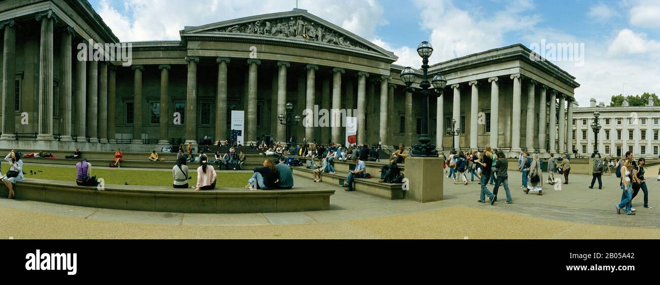 Touristes devant un musée, British Museum, Londres, Angleterre Banque D'Images