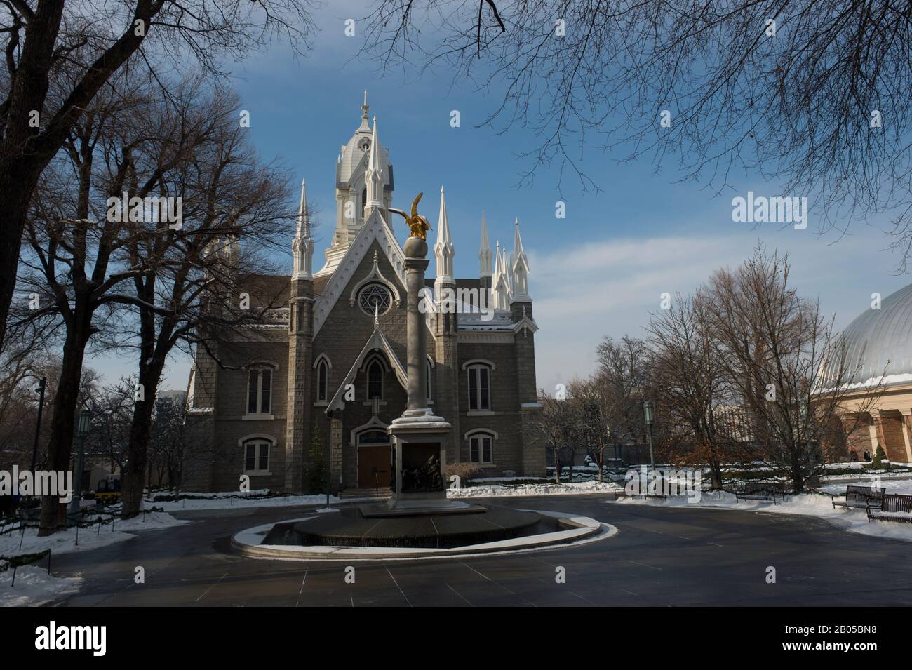 Vue sur la salle d'assemblage sur la place historique du Temple dans le centre-ville de Salt Lake City, Utah, États-Unis Banque D'Images