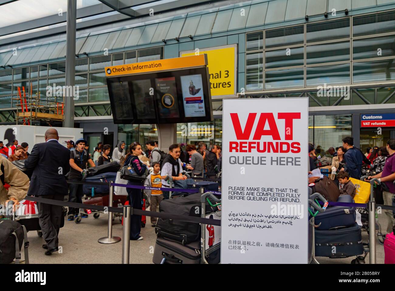 Londres, 18 JUILLET : signalisation de la file d'attente des remboursements de TVA de l'aéroport d'Heathrow le 18 JUILLET 2011 à Londres Banque D'Images